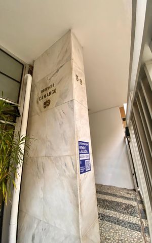Apartamento à venda com 647m², 6 quartos e 3 vagas Apartamento à venda com 647m², 6 quartos e 3 vagasPlaca