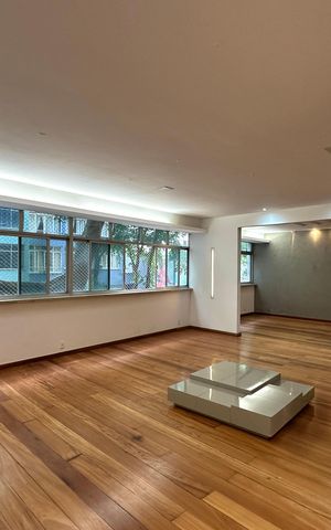 Apartamento à venda com 267m², 4 quartos e 1 vaga Apartamento à venda com 267m², 4 quartos e 1 vagaSala