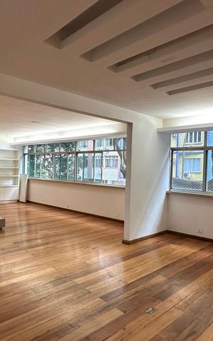 Apartamento à venda com 267m², 4 quartos e 1 vaga Apartamento à venda com 267m², 4 quartos e 1 vagaSala