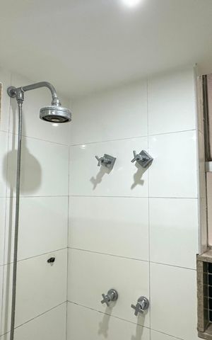Apartamento à venda com 267m², 4 quartos e 1 vaga Apartamento à venda com 267m², 4 quartos e 1 vagaBanheiro da Suíte