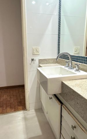 Apartamento à venda com 267m², 4 quartos e 1 vaga Apartamento à venda com 267m², 4 quartos e 1 vagaBanheiro Social