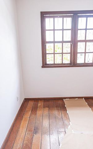 Casa à venda com 300m², 6 quartos e 4 vagas Casa à venda com 300m², 6 quartos e 4 vagasQuarto 2
