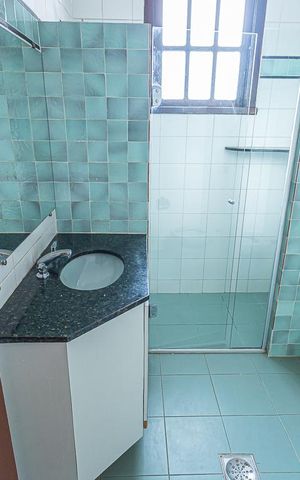 Casa à venda com 300m², 6 quartos e 4 vagas Casa à venda com 300m², 6 quartos e 4 vagasBanheiro