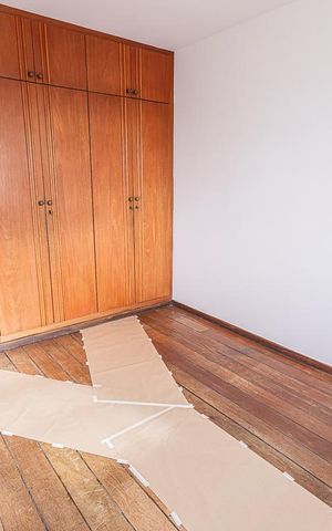 Casa à venda com 300m², 6 quartos e 4 vagas Casa à venda com 300m², 6 quartos e 4 vagasQuarto 3