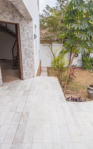Casa à venda com 300m², 6 quartos e 4 vagas Casa à venda com 300m², 6 quartos e 4 vagasQuintal