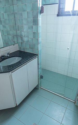 Casa à venda com 300m², 6 quartos e 4 vagas Casa à venda com 300m², 6 quartos e 4 vagasBanheiro