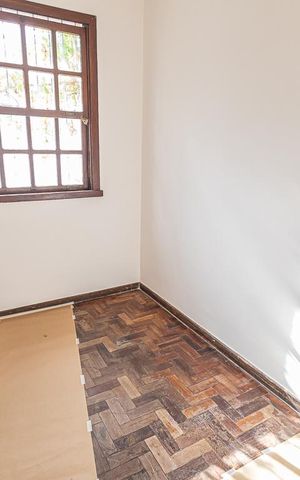 Casa à venda com 300m², 6 quartos e 4 vagas Casa à venda com 300m², 6 quartos e 4 vagasQuarto de Serviço