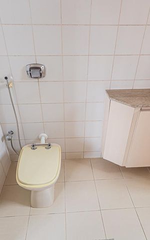 Casa à venda com 300m², 6 quartos e 4 vagas Casa à venda com 300m², 6 quartos e 4 vagasSuíte Banheiro