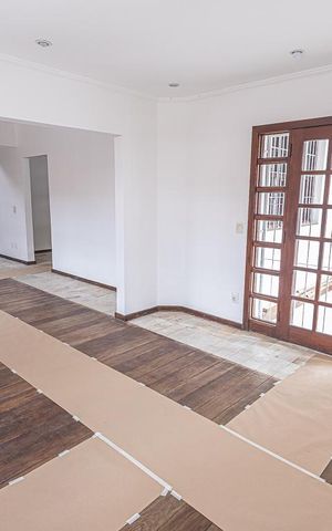 Casa à venda com 300m², 6 quartos e 4 vagas Casa à venda com 300m², 6 quartos e 4 vagasSala