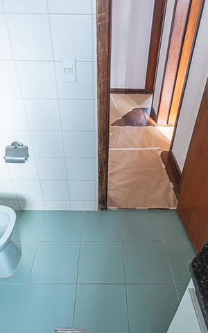 Casa à venda com 300m², 6 quartos e 4 vagas Casa à venda com 300m², 6 quartos e 4 vagasBanheiro