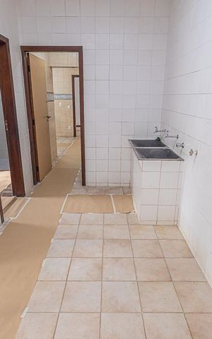 Casa à venda com 300m², 6 quartos e 4 vagas Casa à venda com 300m², 6 quartos e 4 vagasÁrea de Serviço