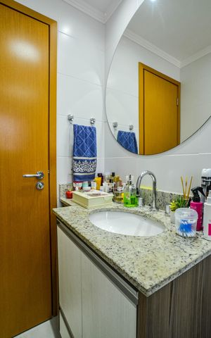 Apartamento à venda com 70m², 2 quartos e 2 vagas Apartamento à venda com 70m², 2 quartos e 2 vagasBanheiro da Suíte