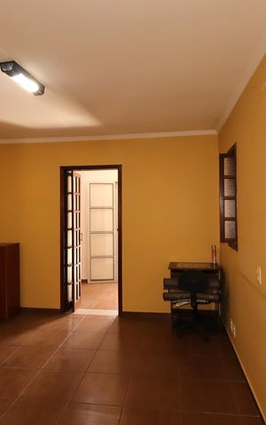 Casa à venda com 221m², 3 quartos e 2 vagasSuíte
