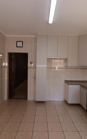 Casa à venda com 221m², 3 quartos e 2 vagasCozinha
