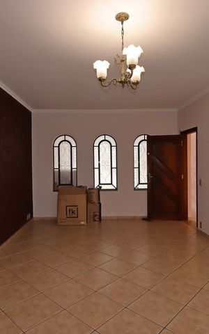 Casa à venda com 221m², 3 quartos e 2 vagasSala