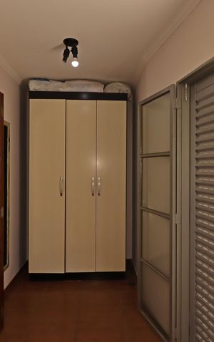 Casa à venda com 221m², 3 quartos e 2 vagasCloset da Suíte