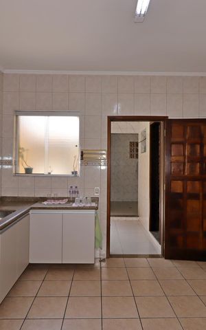 Casa à venda com 221m², 3 quartos e 2 vagasCozinha
