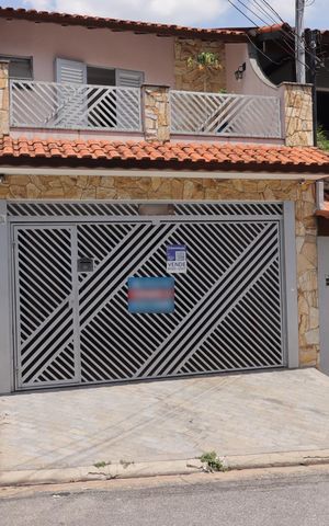 Casa à venda com 221m², 3 quartos e 2 vagasFachada