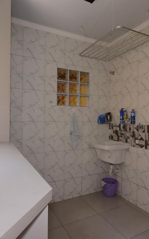 Casa à venda com 221m², 3 quartos e 2 vagasÁrea de Serviço