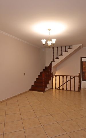 Casa à venda com 221m², 3 quartos e 2 vagasSala