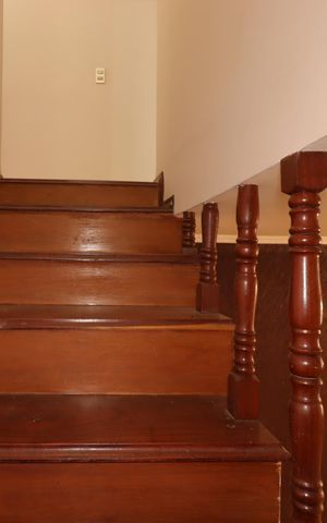 Casa à venda com 221m², 3 quartos e 2 vagasEscada