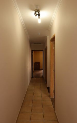 Casa à venda com 221m², 3 quartos e 2 vagasCorredor do piso superior