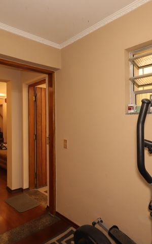 Casa à venda com 221m², 3 quartos e 2 vagasEscritório