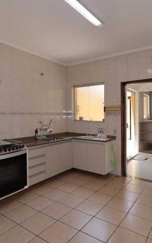 Casa à venda com 221m², 3 quartos e 2 vagasCozinha