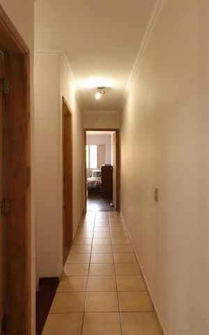 Casa à venda com 221m², 3 quartos e 2 vagasCorredor do piso superior
