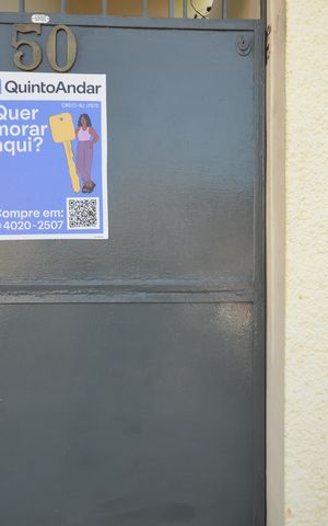 Apartamento para alugar com 70m², 2 quartos e 1 vagaPlaca Instalado