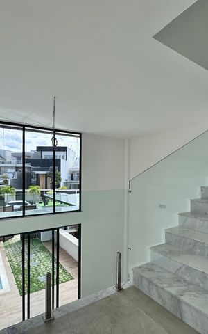 Apartamento à venda com 475m², 5 quartos e 2 vagas Apartamento à venda com 475m², 5 quartos e 2 vagasEscada