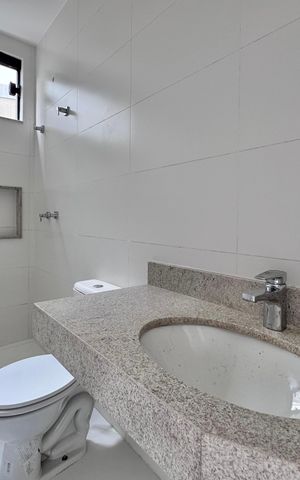 Apartamento à venda com 475m², 5 quartos e 2 vagas Apartamento à venda com 475m², 5 quartos e 2 vagasBanheiro de Serviço