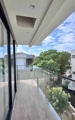 Apartamento à venda com 475m², 5 quartos e 2 vagas Apartamento à venda com 475m², 5 quartos e 2 vagasVaranda