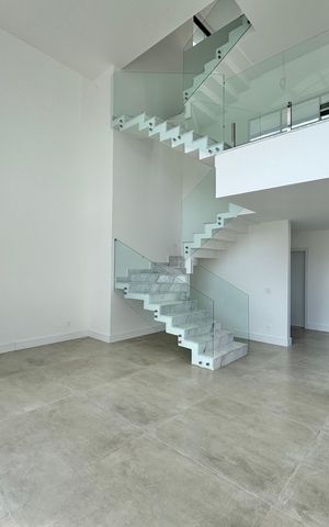 Apartamento à venda com 475m², 5 quartos e 2 vagas Apartamento à venda com 475m², 5 quartos e 2 vagasSala