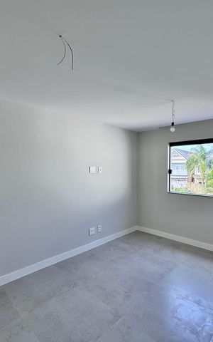 Casa de condomínio à venda com 420m², 4 quartos e 4 vagas Casa de condomínio à venda com 420m², 4 quartos e 4 vagasSuíte 1