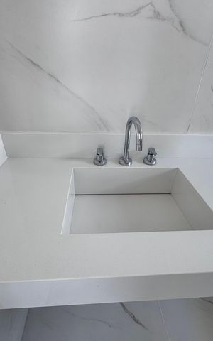 Casa de condomínio à venda com 420m², 4 quartos e 4 vagas Casa de condomínio à venda com 420m², 4 quartos e 4 vagasBanheiro Social