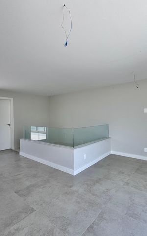 Casa de condomínio à venda com 420m², 4 quartos e 4 vagas Casa de condomínio à venda com 420m², 4 quartos e 4 vagasSala Terraço