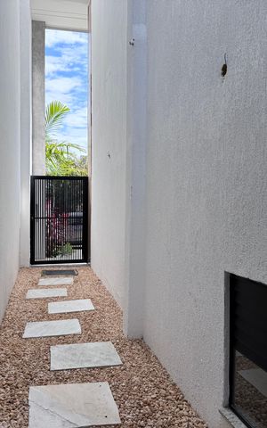 Casa de condomínio à venda com 420m², 4 quartos e 4 vagas Casa de condomínio à venda com 420m², 4 quartos e 4 vagasÁrea externa