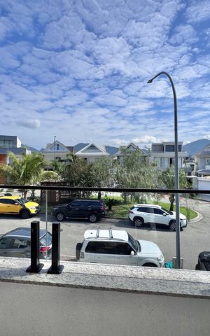 Casa de condomínio à venda com 420m², 4 quartos e 4 vagas Casa de condomínio à venda com 420m², 4 quartos e 4 vagasSuíte 3 - Varanda