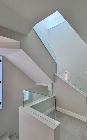 Casa de condomínio à venda com 420m², 4 quartos e 4 vagas Casa de condomínio à venda com 420m², 4 quartos e 4 vagasCorredor