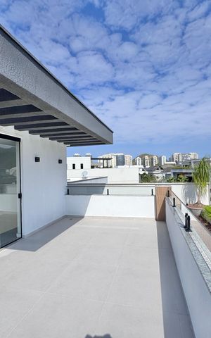 Casa de condomínio à venda com 420m², 4 quartos e 4 vagas Casa de condomínio à venda com 420m², 4 quartos e 4 vagasTerraço