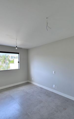 Casa de condomínio à venda com 420m², 4 quartos e 4 vagas Casa de condomínio à venda com 420m², 4 quartos e 4 vagasSuíte 1