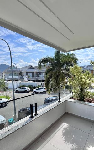Casa de condomínio à venda com 420m², 4 quartos e 4 vagas Casa de condomínio à venda com 420m², 4 quartos e 4 vagasSuíte 3 - Varanda