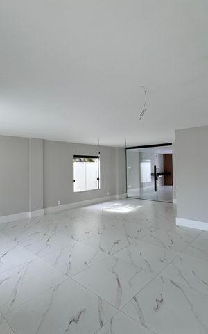 Casa de condomínio à venda com 420m², 4 quartos e 4 vagas Casa de condomínio à venda com 420m², 4 quartos e 4 vagasSala