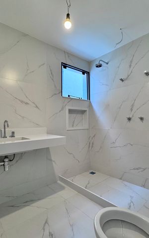 Casa de condomínio à venda com 420m², 4 quartos e 4 vagas Casa de condomínio à venda com 420m², 4 quartos e 4 vagasSuíte 1 - Banheiro