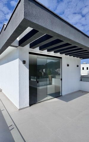 Casa de condomínio à venda com 420m², 4 quartos e 4 vagas Casa de condomínio à venda com 420m², 4 quartos e 4 vagasTerraço