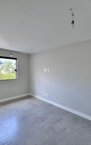 Casa de condomínio à venda com 420m², 4 quartos e 4 vagas Casa de condomínio à venda com 420m², 4 quartos e 4 vagasSuíte 2