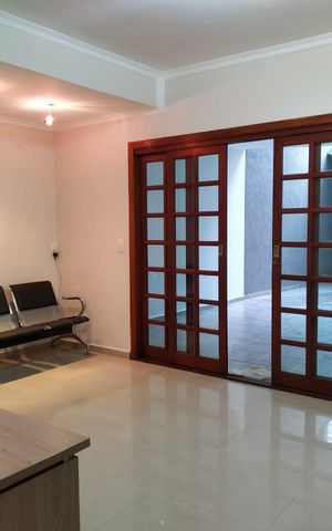 Casa à venda com 380m², 3 quartos e 3 vagas Casa à venda com 380m², 3 quartos e 3 vagasSala