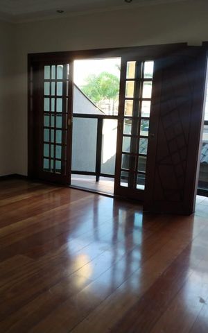 Casa à venda com 380m², 3 quartos e 3 vagas Casa à venda com 380m², 3 quartos e 3 vagasSala