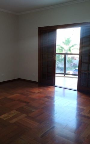 Casa à venda com 380m², 3 quartos e 3 vagas